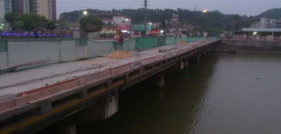 城南环岛大桥修缮改造 两旁护栏已被拆除 城南环岛大桥修缮改造 两旁护栏已被拆除