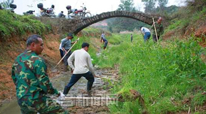 信宜尚文水库职工冒寒冬进行清淤除杂工作 信宜尚文水库职工冒寒冬进行清淤除杂工作